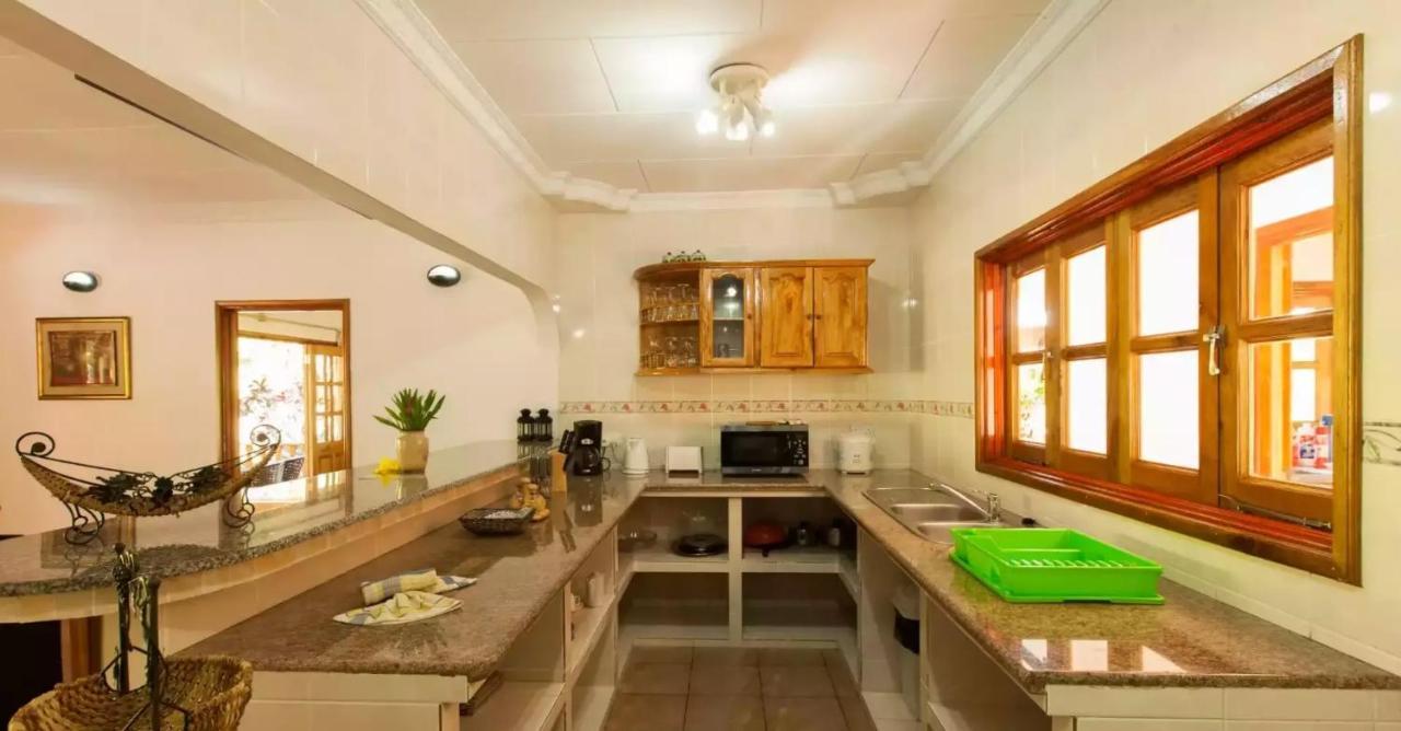 Casa De Leela Self Catering Guest House Ла-Діг Екстер'єр фото